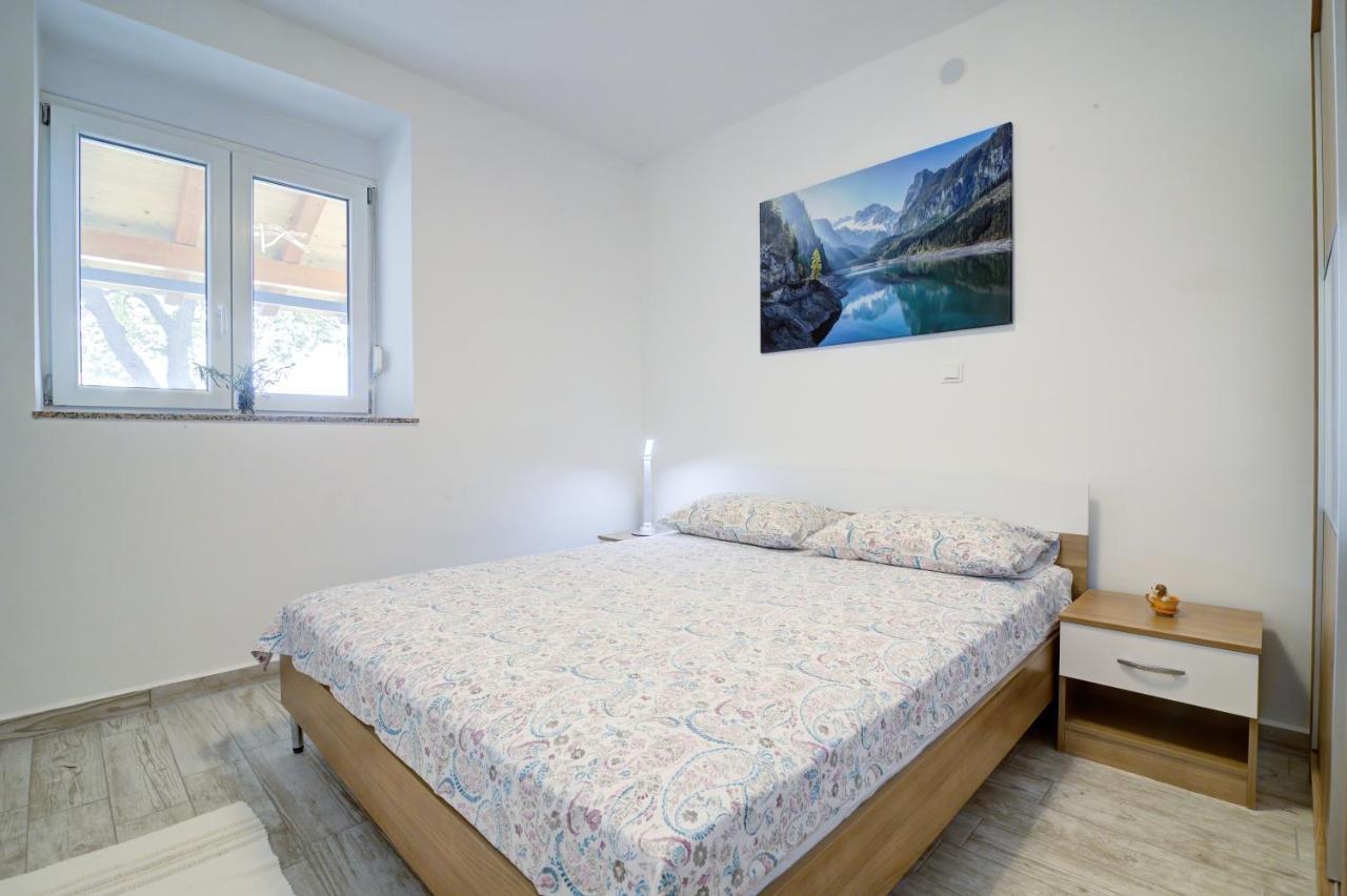 Nehaj Apartment Сен Екстериор снимка