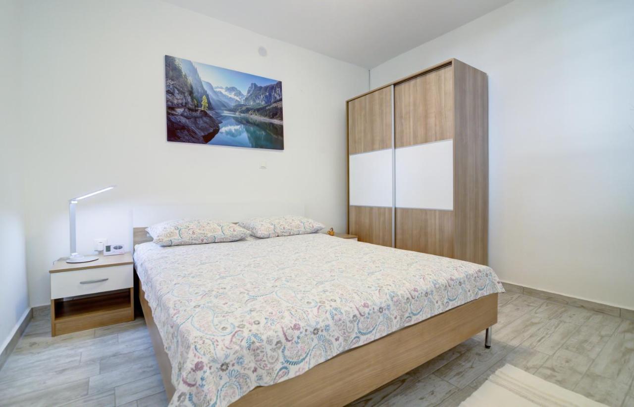 Nehaj Apartment Сен Екстериор снимка