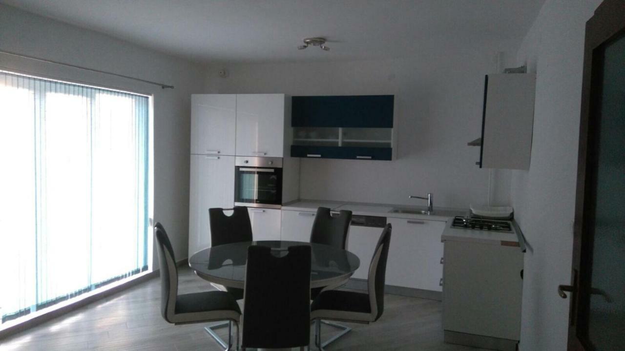 Nehaj Apartment Сен Екстериор снимка