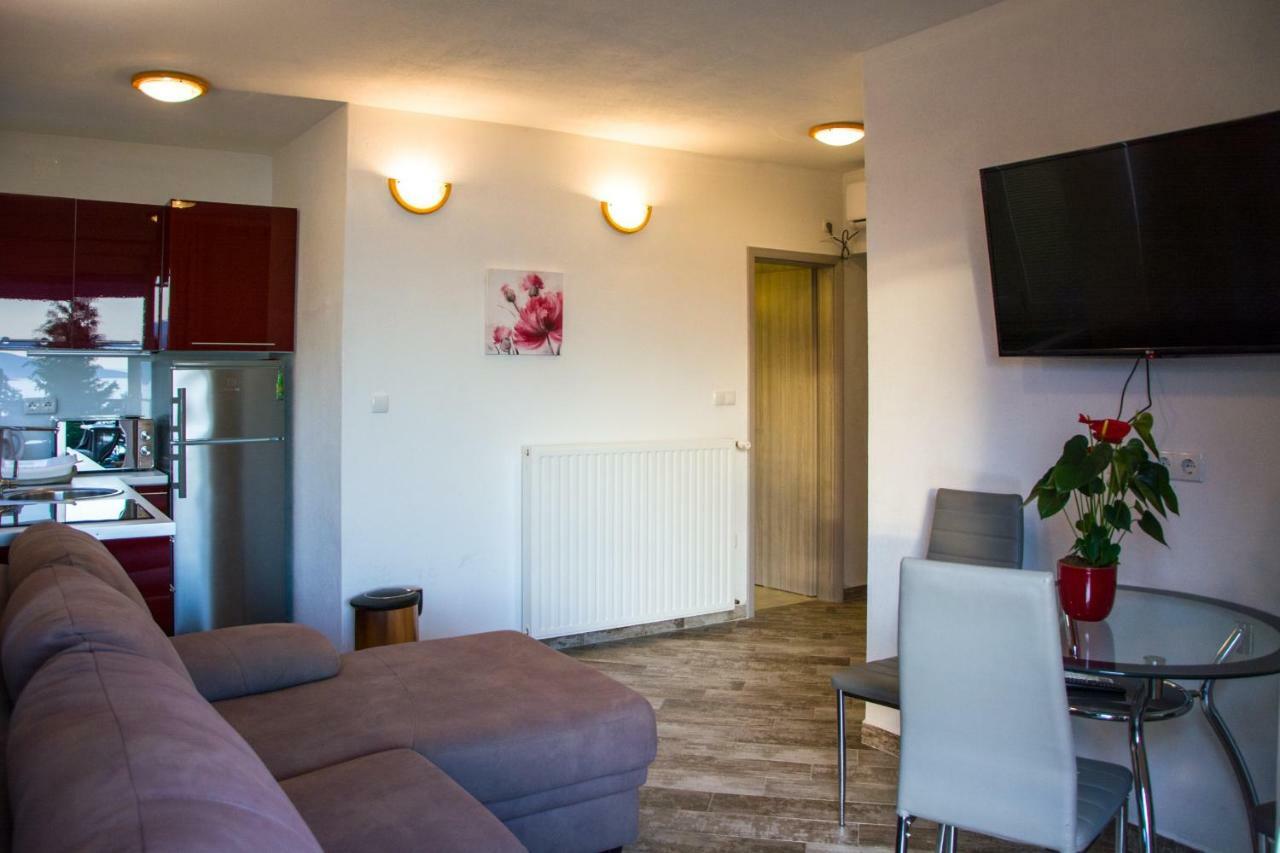 Nehaj Apartment Сен Екстериор снимка