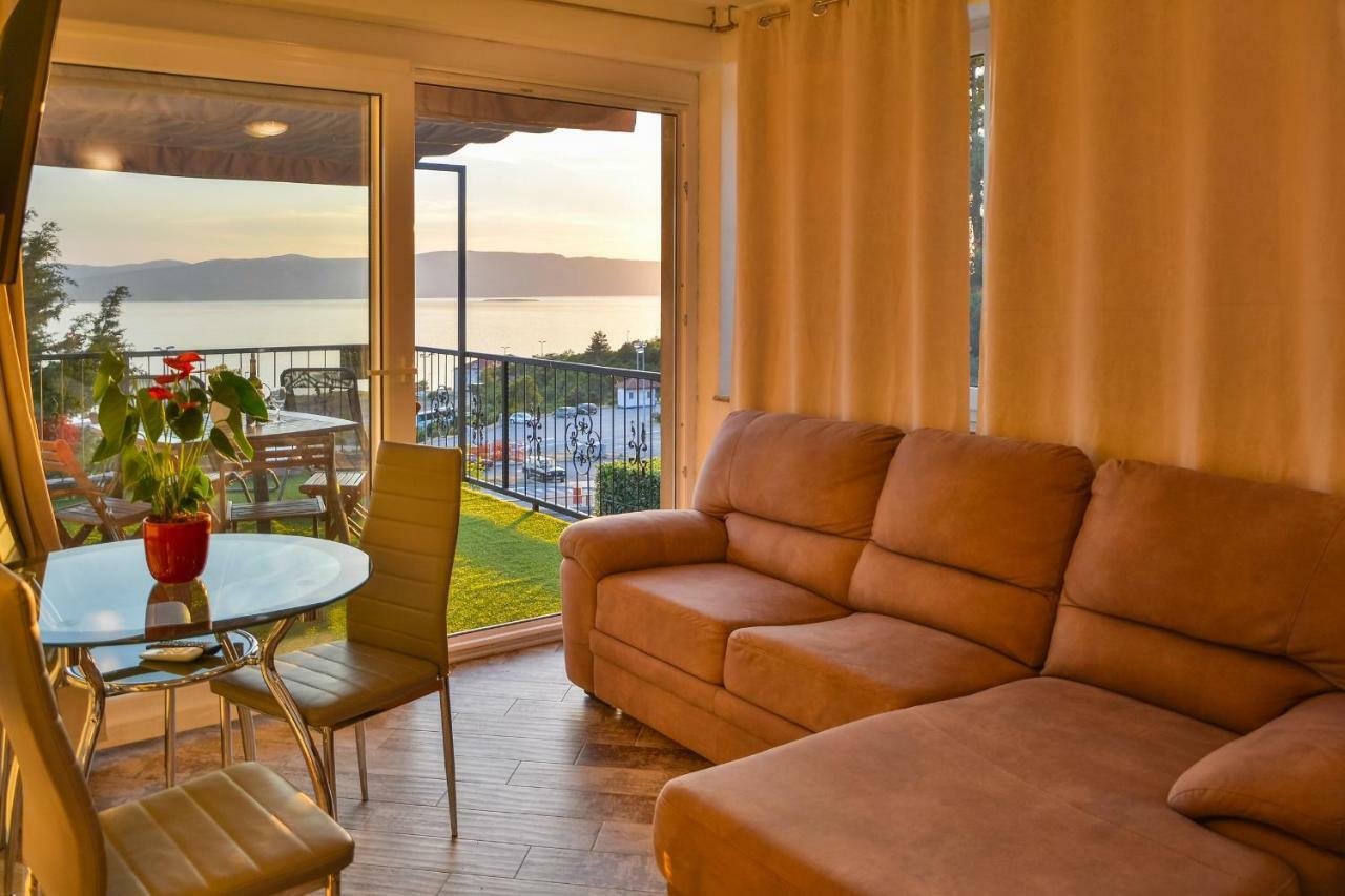 Nehaj Apartment Сен Екстериор снимка